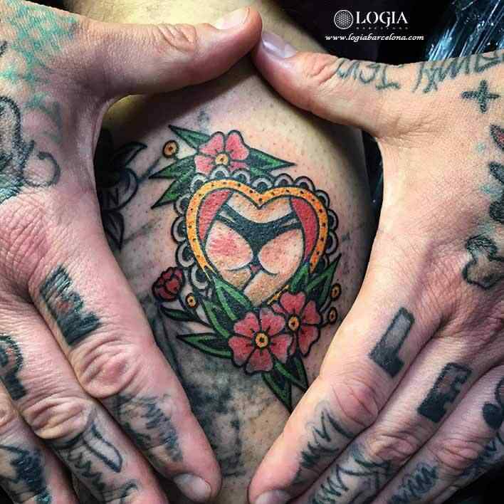 tatuaje-flores-nalgas-pierna-logia-barcelona-Laia    